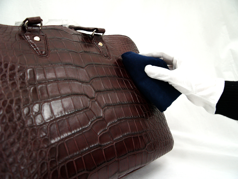 お手入れ方法：クロコダイルバッグ（セミマット・マット）編 | 高級皮革バッグ専門店プリマベーラ